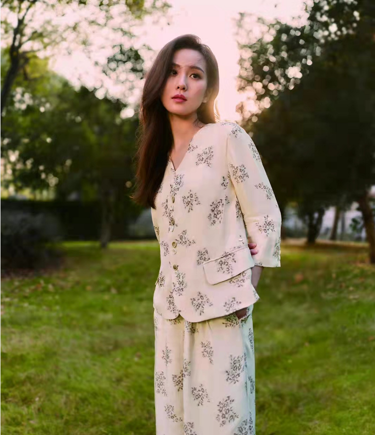 女主播|刘诗诗新大片不露脸更惊艳！把国货穿得比香奈儿还美，甜酷风绝了