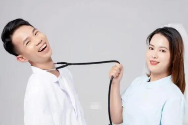 高血压|临床医学和护理专业是绝配？不少医生苦笑：其实护士看不上医生