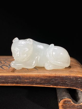 和田玉籽料|清 和田玉籽料 白玉 玉虎 虎形挂件 虎形珮