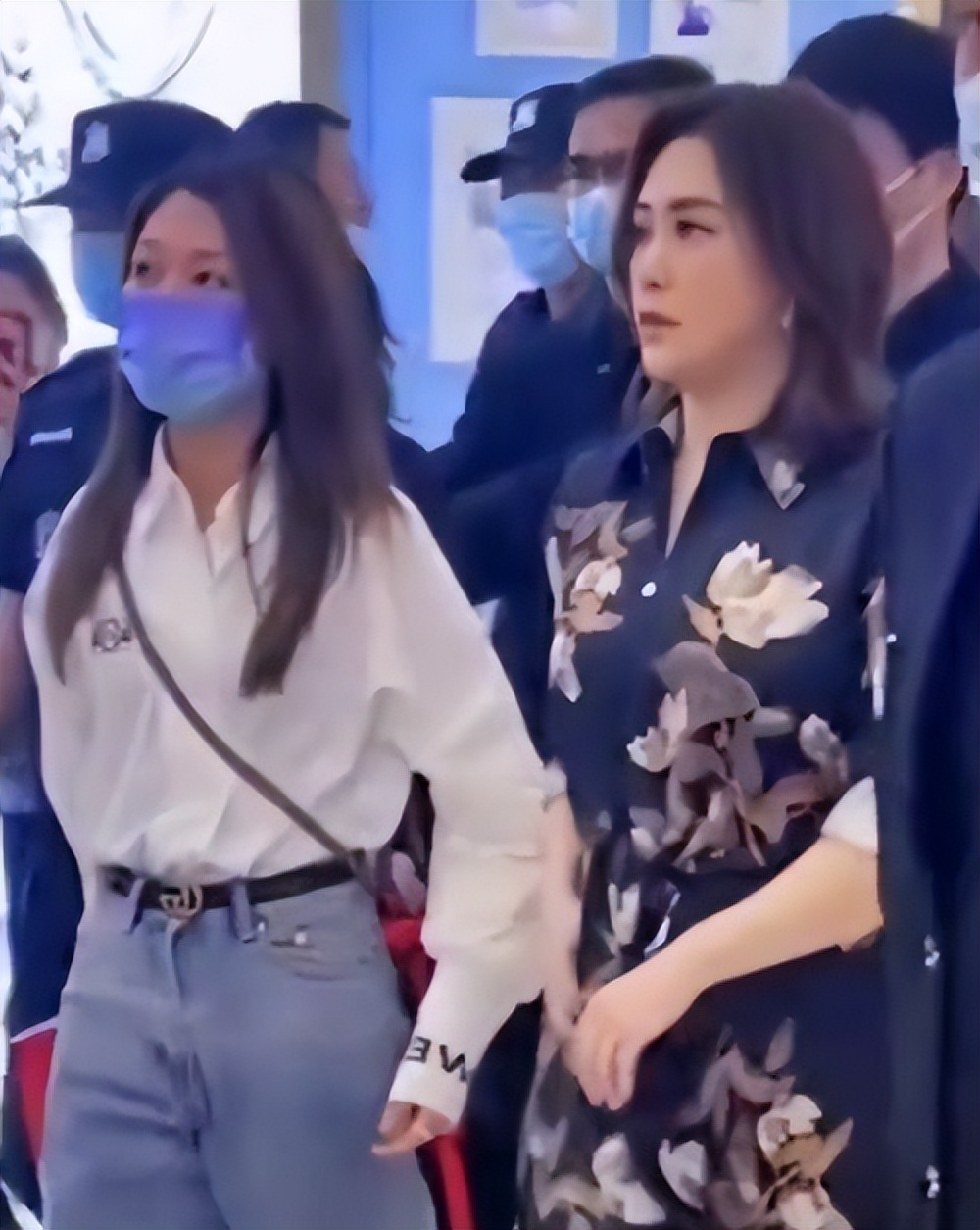 阿娇|浪姐3最新路透曝光！41岁阿娇身材引热议，露脐装肚腩明显遭吐槽