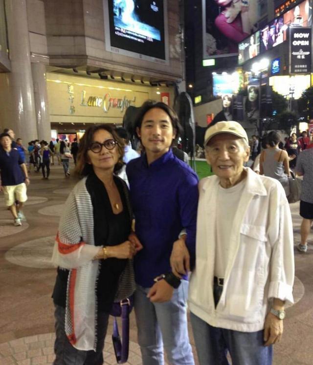 林德信|林子祥前妻吴正元生日,林德信晒照为母亲庆生,同母异父哥哥露脸