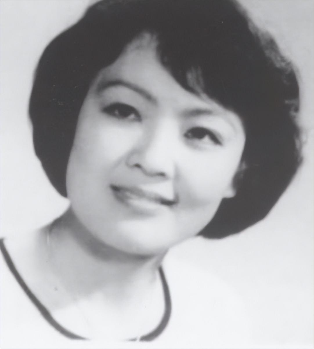 张兰|张兰离婚35年：爱上摄影家，弟弟惨死，前夫单身有泪