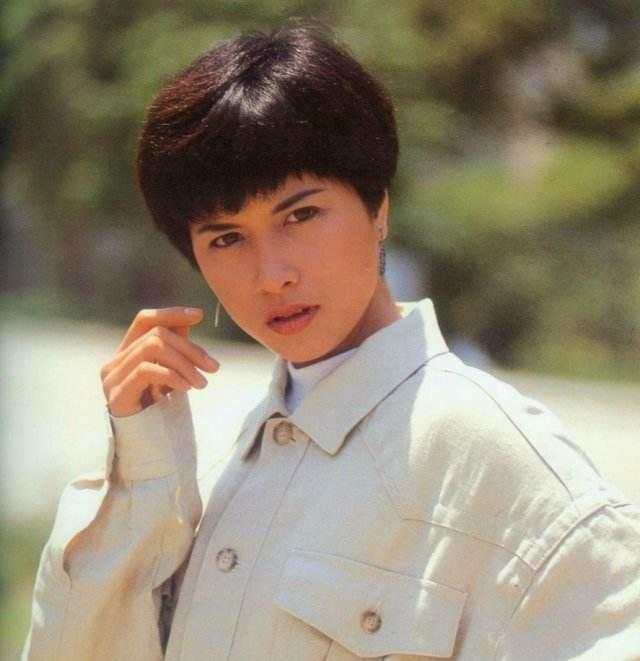 TVB|TVB都整整发了25座视后奖杯了，但这8位花旦却连个边边都摸不着？