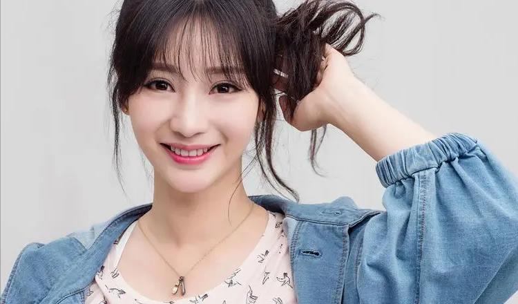 柳岩|长得漂亮有错吗？被歧视、被“孤立”的她，靠演技自己拼出路