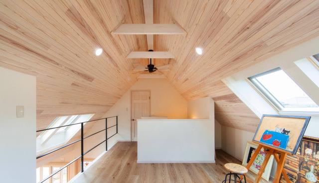 有庭院有阁楼，这个日式独栋看着不豪华，却靠普通装修治愈人心