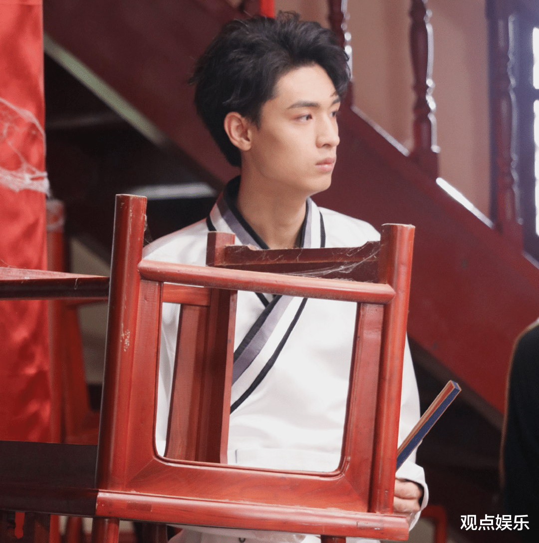 黄圣依|秦霄贤表面顽皮私下努力，录综艺休息期间积极补课，全员响应