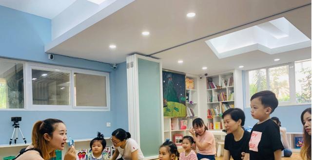 幼儿园|幼师吐槽每月收入只够温饱，看到金额后，网友评价有点阴阳怪气