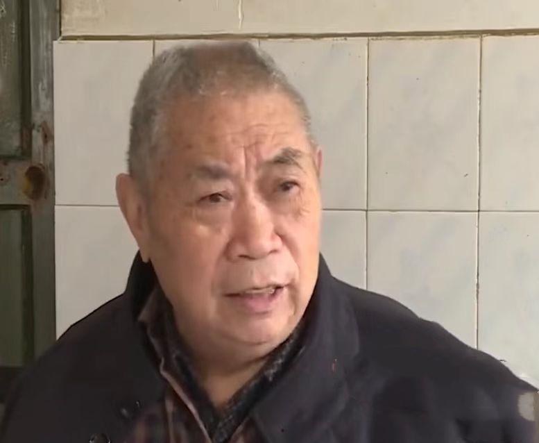 老人娶二婚女为妻,花百万帮她养大子女后遭抛弃,老人:她骗婚