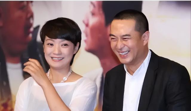 张嘉益|张嘉益：头婚被嫌弃吃软饭，二婚再娶女演员，40岁儿女双全好幸福