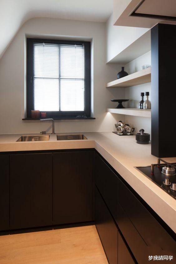 灶台拐角抬高2cm放厨电,这细节处理太棒了,水渍流不去清洁省心