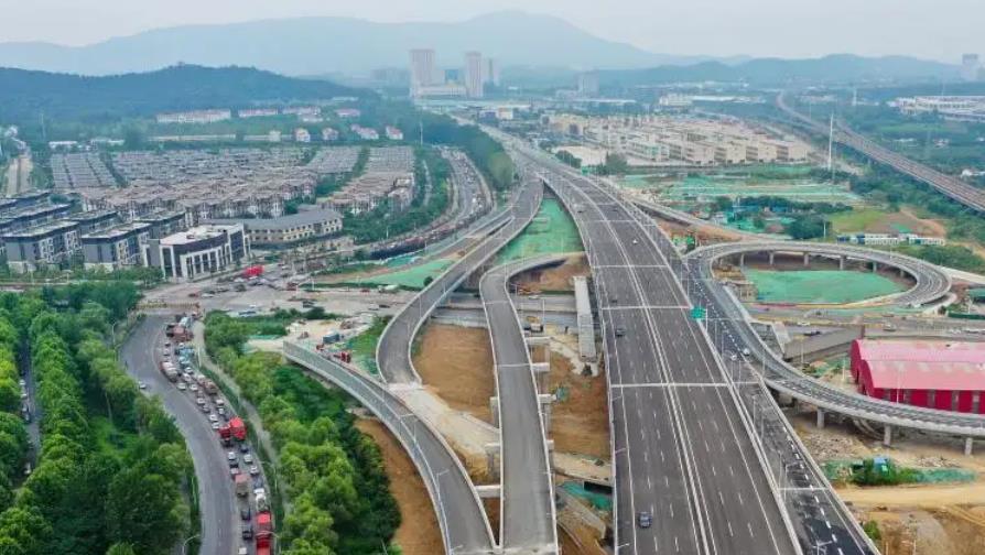 邮轮|一条穿越8个省市的国道，甘肃路段的荒凉让人着迷，看了你也想去