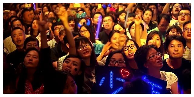 许巍|歌手许巍：与初恋结婚24年无子女，如今54岁仍被叫“许少年”