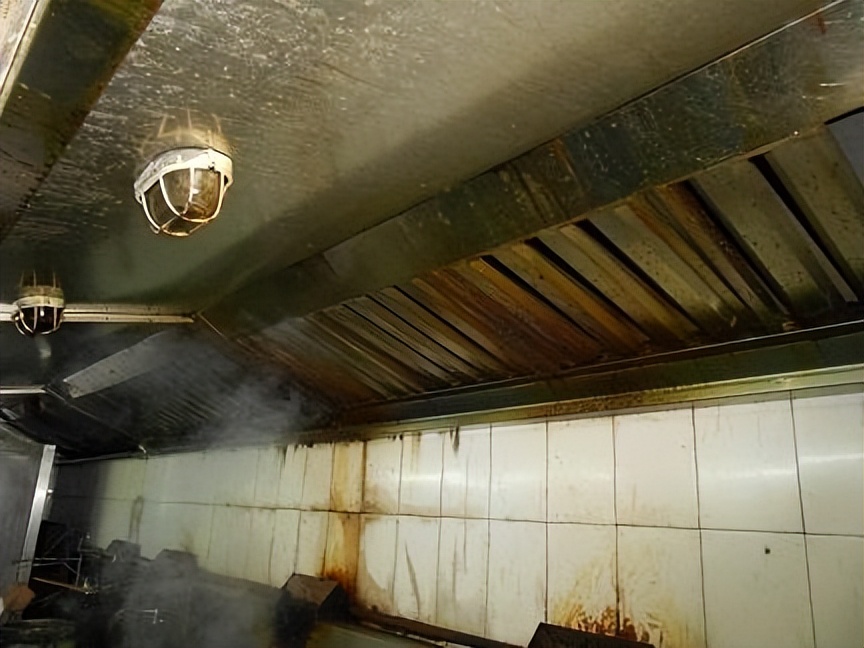 厨房总是油乎乎的？多亏保洁阿姨的小妙招才一尘不染，分享给大家