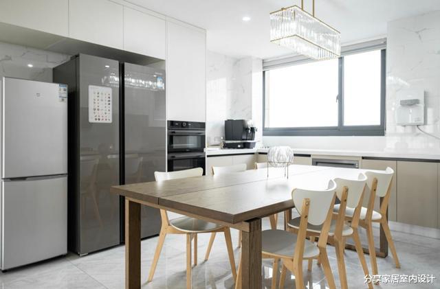 她家新房装修现代简约风格,放弃复杂造型,全屋简单舒适又耐看!