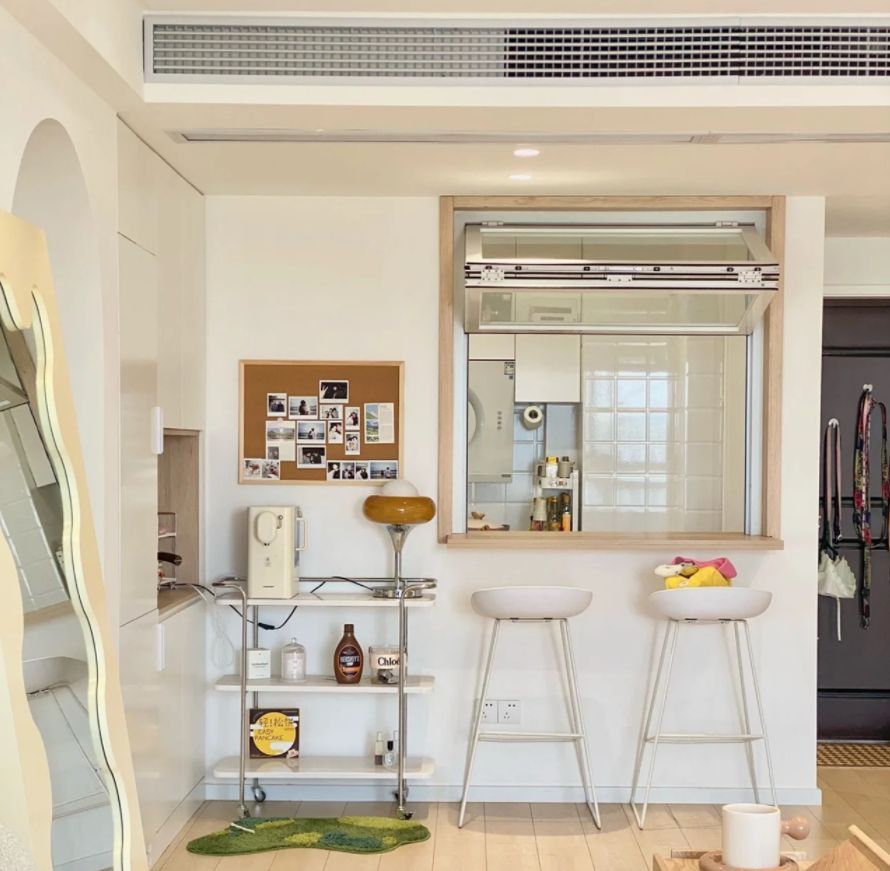 姑娘晒出75㎡独居小家:厨房装“内窗”做吧台,用餐区也太舒适了