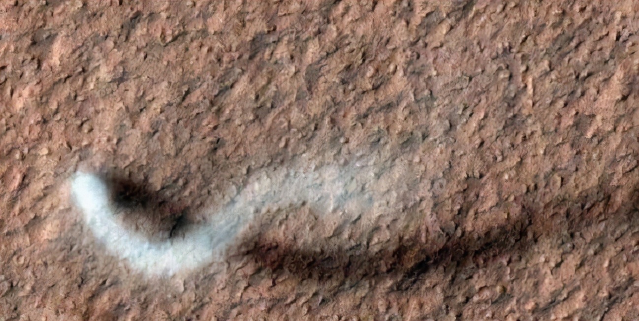 火星沙尘暴过后,地表升起1000多公里的白烟,这到底是怎么回事?