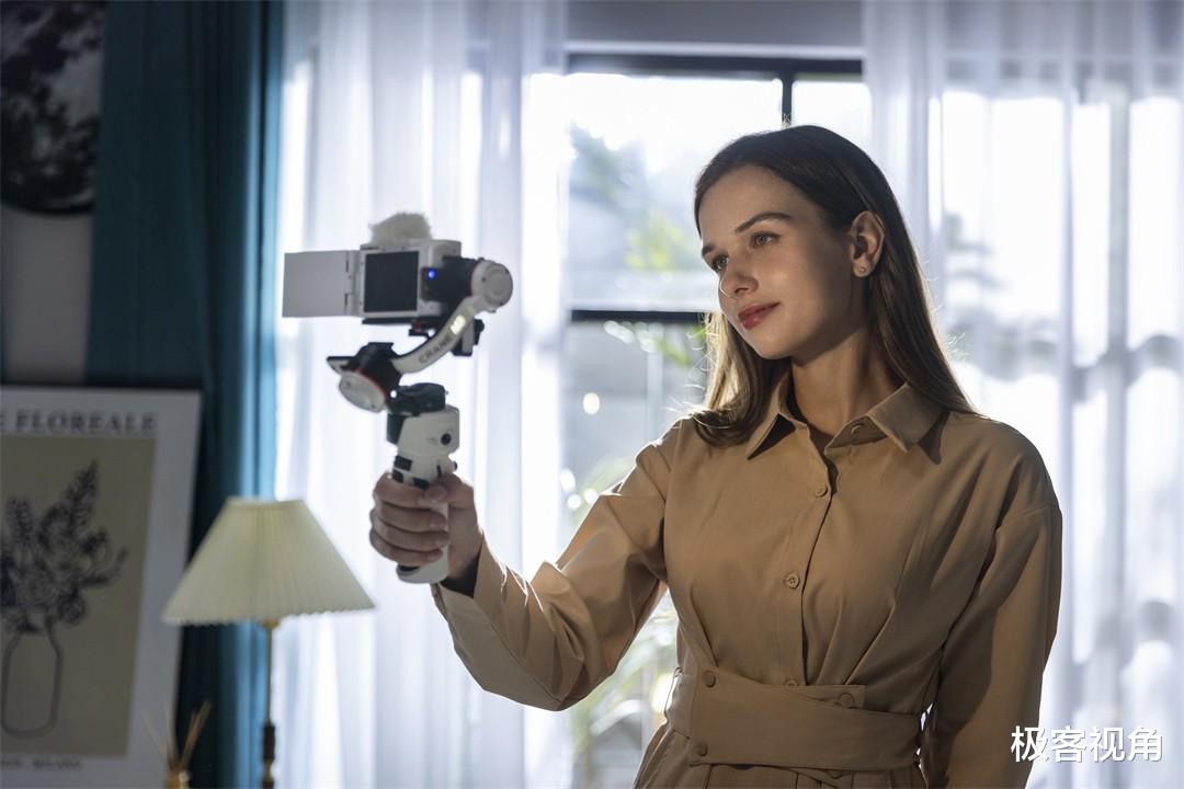 |双色温补光灯加持的云鹤M3云台为何称得上是索尼专业微单最佳伴侣