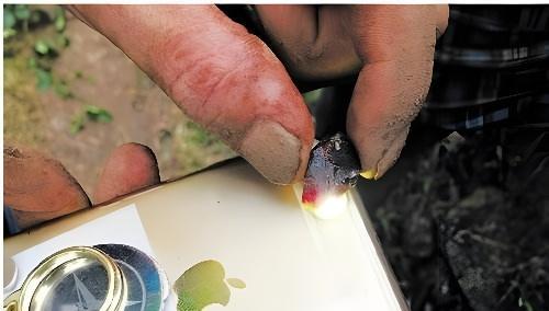 |2019年,浙江茶山被传遍地可挖“红宝石”,千人挖宝“真相”尴尬