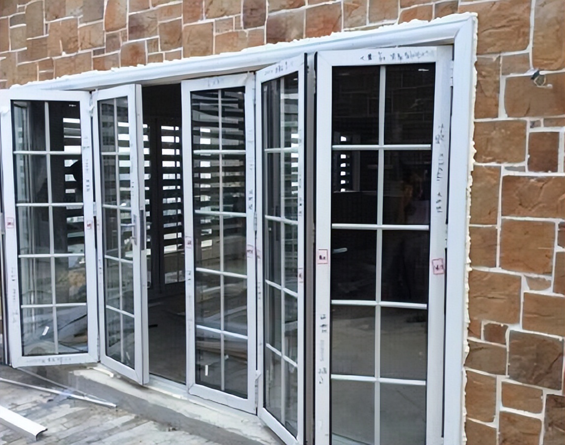 阳台装个推拉门有没有必要？好处坏处都告诉你，别等装了又拆掉