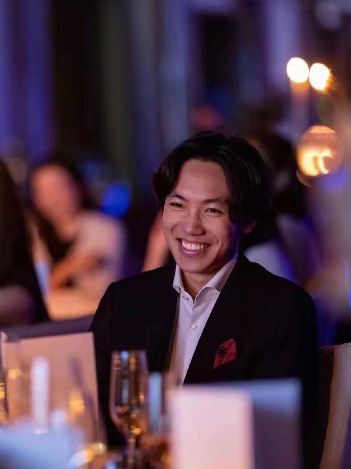 张艺谋|张艺谋妻子晒儿子被耶鲁大学录取,引热议,网友评论亮眼!