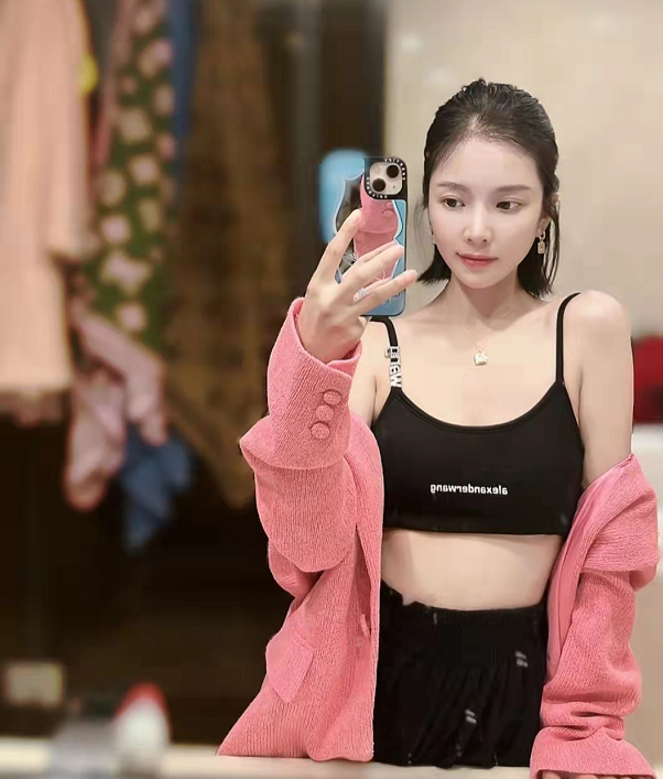 王灿|?杜淳老婆晒美照，被吐槽没有戚薇自信，本尊：别拿我跟明星比