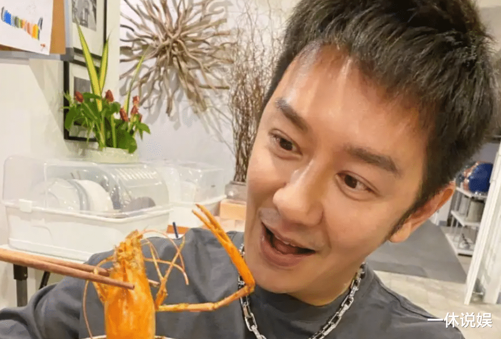 陈浩民|陈浩民夫妇再惹争议，亲口说剩饭给保姆吃，一言不合就关闭直播间