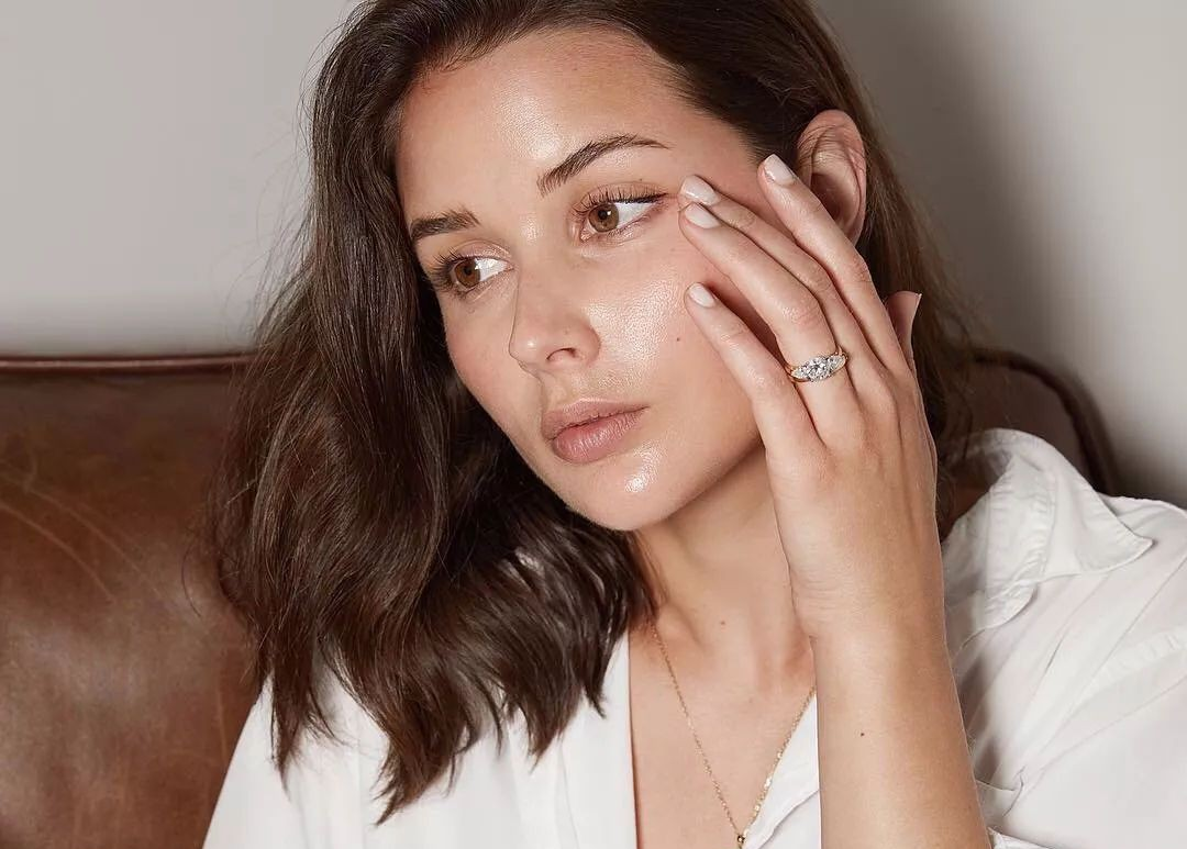 眼霜 女人涂眼霜时,应尽量避开这5个“误区”,否则涂再贵的也没效果。