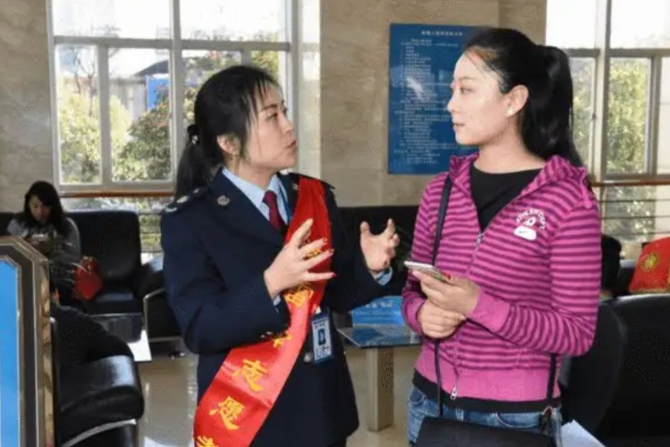 政审|为什么公务员看上去都很有钱的感觉？看完家庭背景后，突然明白了