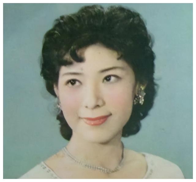 关牧村|王星军不婚不育，关牧村携子嫁高官，离婚32年后夫妻差距一目了然