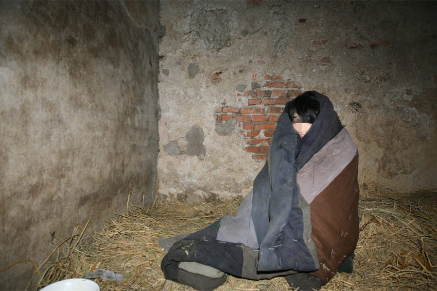 案例:女子交往黑人男友,对方称是酋长将其骗至非洲卖给人贩子