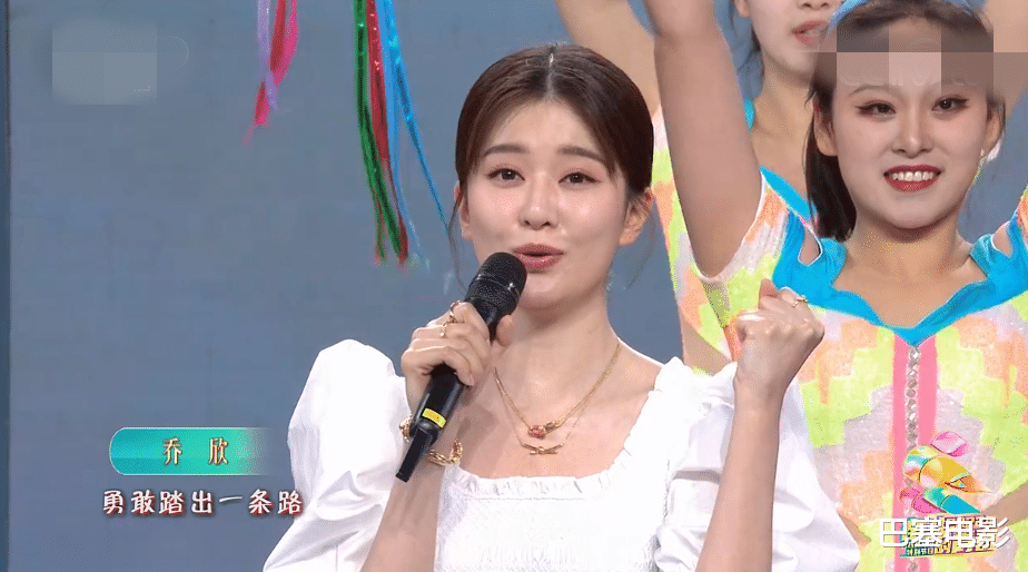 赵丽颖|五四晚会:千玺成熟了,关晓彤妆容撞型鞠婧祎,赵丽颖变化好大