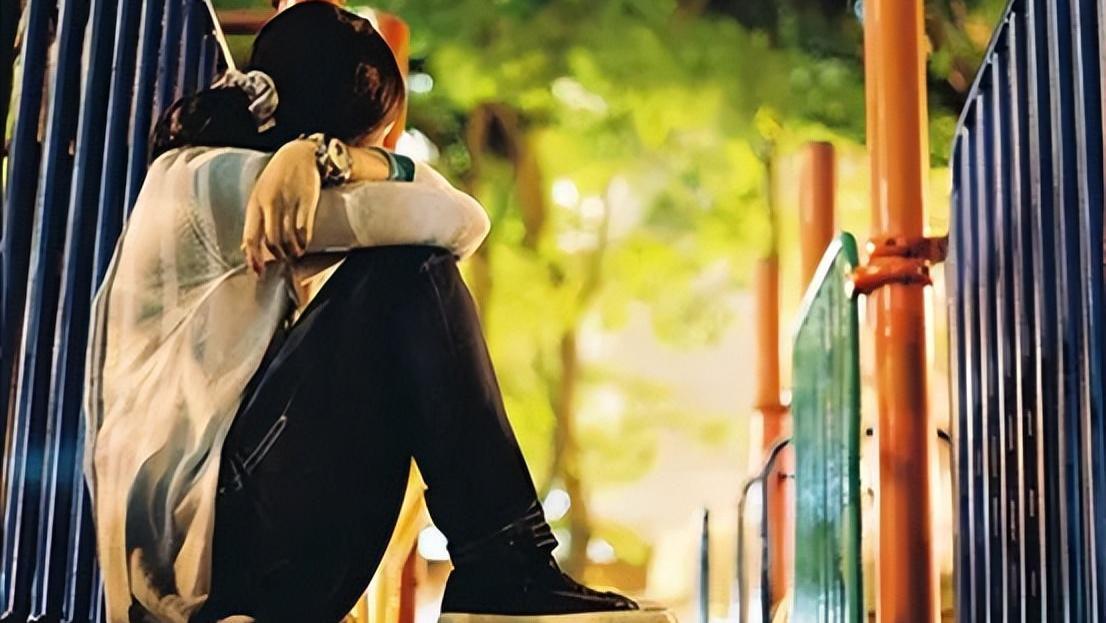 失恋少女深夜去KTV发泄，找2男模陪酒，醒后崩溃回顾：3天没睡觉