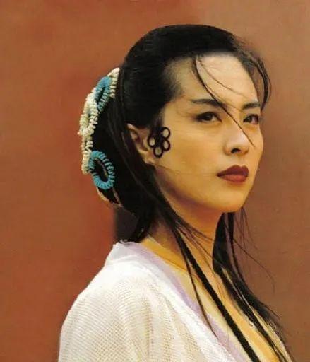 王祖贤|王祖贤在温哥华16年从不工作 坐公车买打折内衣 这么多年钱哪来?