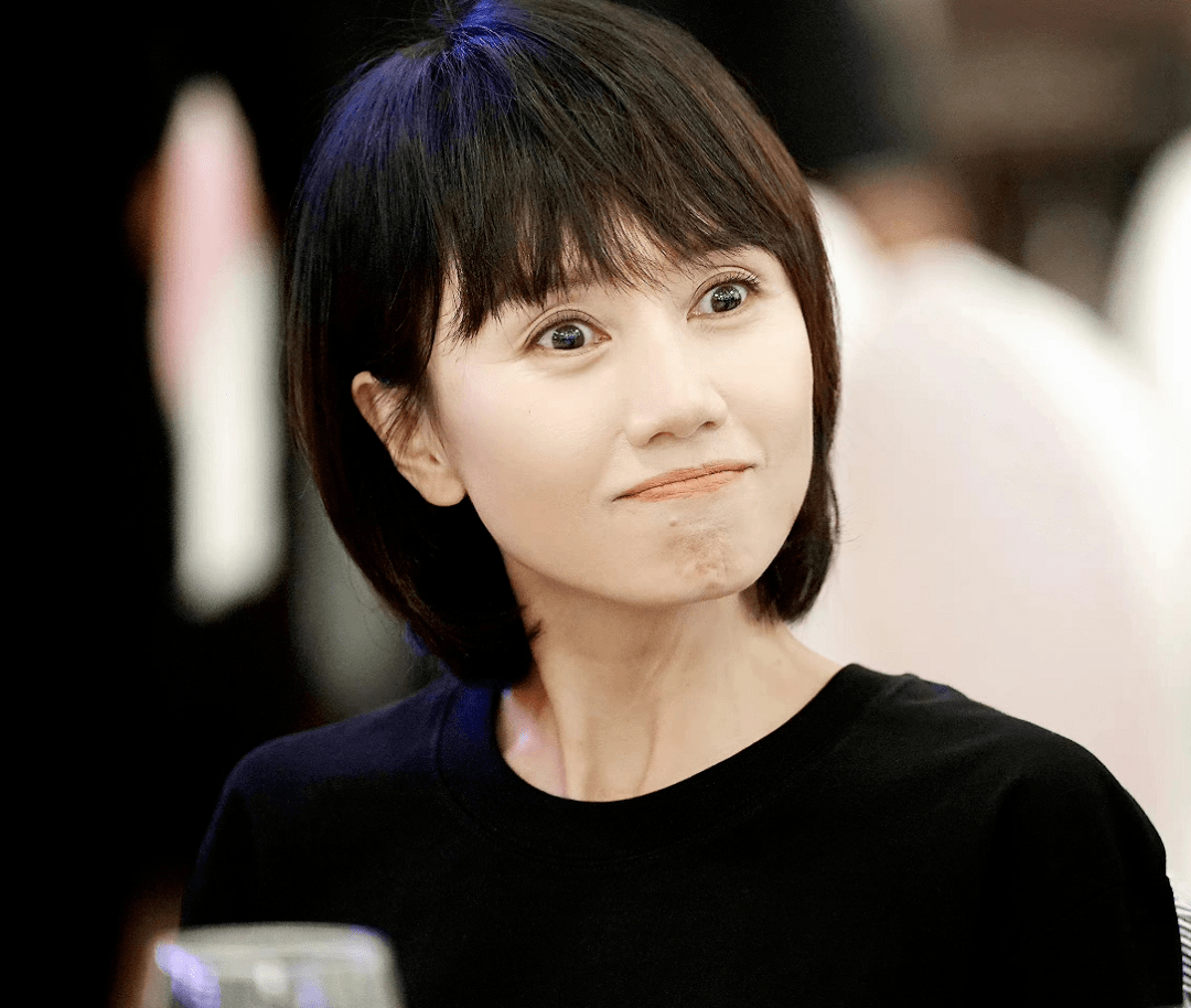 减脂 8位女星同活动比美！43岁章子怡少女麻花辫，周冬雨快“秃”了