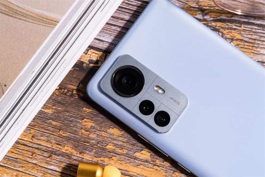 path|为小米12S系列全面让路,小米12跌至2799元,值不值得入手呢?