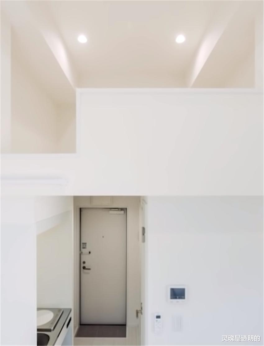 日本上班族蜗居9㎡小家,利用4米层高挤出卧室,半平米不敢浪费