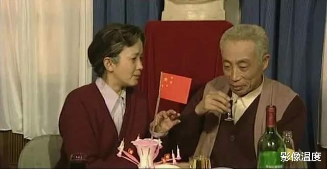 |哀悼安倍,猛夸美国被打脸,如今想回国养老:吕丽萍孙海英是疯了吗