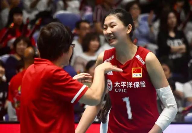 袁心玥|女排新队长露端倪！袁心玥3次成队伍排头兵，龚翔宇李盈莹欠火候