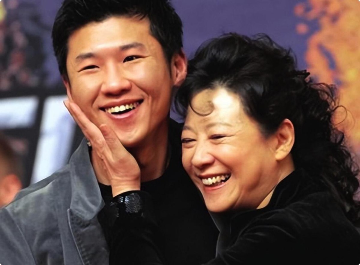 吴刚携儿子带媳妇,《狂飙》戏骨云集,却少不了"关系户" - 娱乐资讯(主