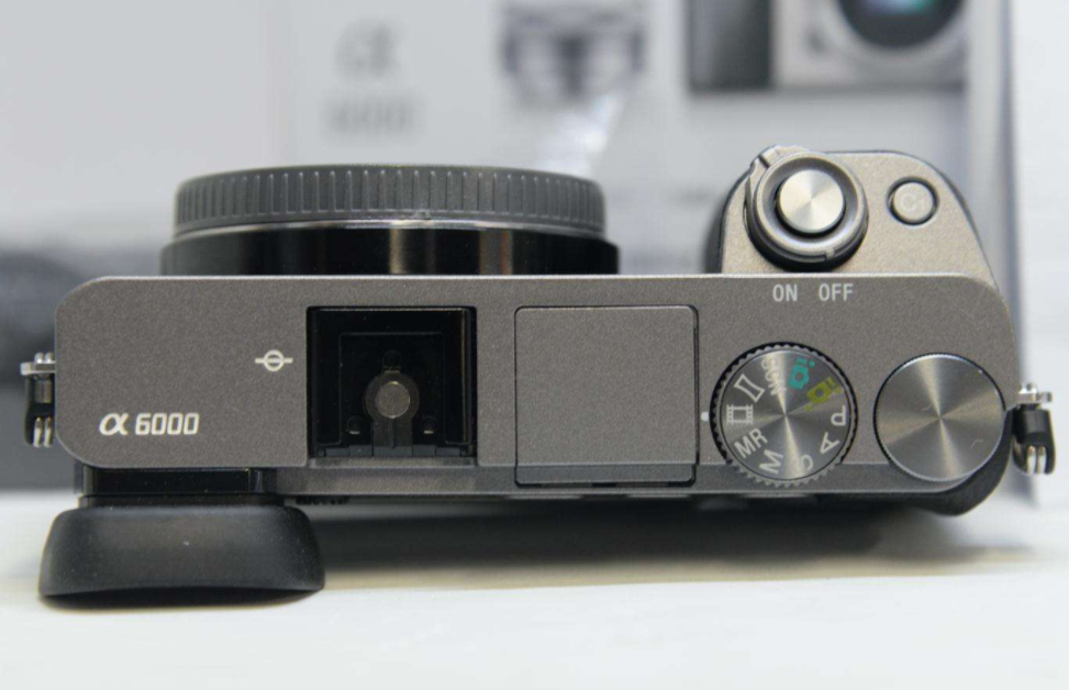 单反|我手上的是索尼的，非全画幅NEX5R，不好形容只是操作逻辑不习惯