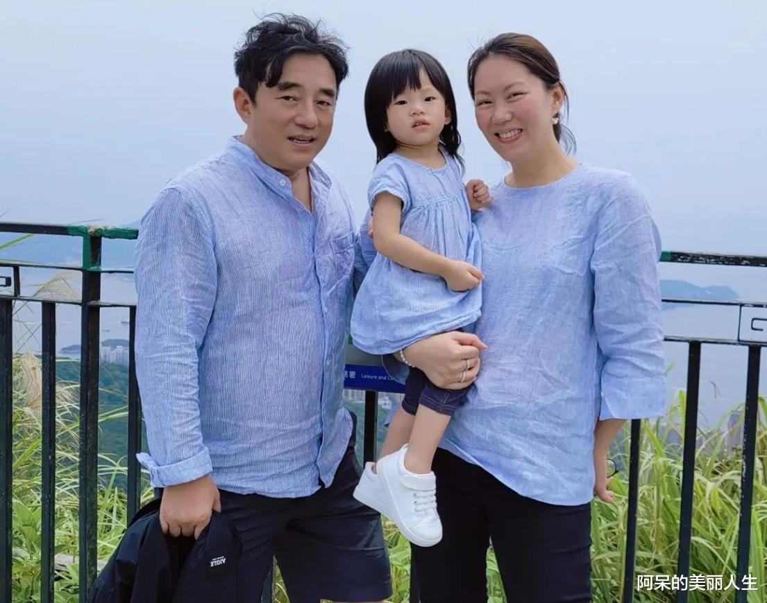 吕方|吕方小16岁娇妻晒娃！2岁女儿漂亮可爱，三层别墅太豪华