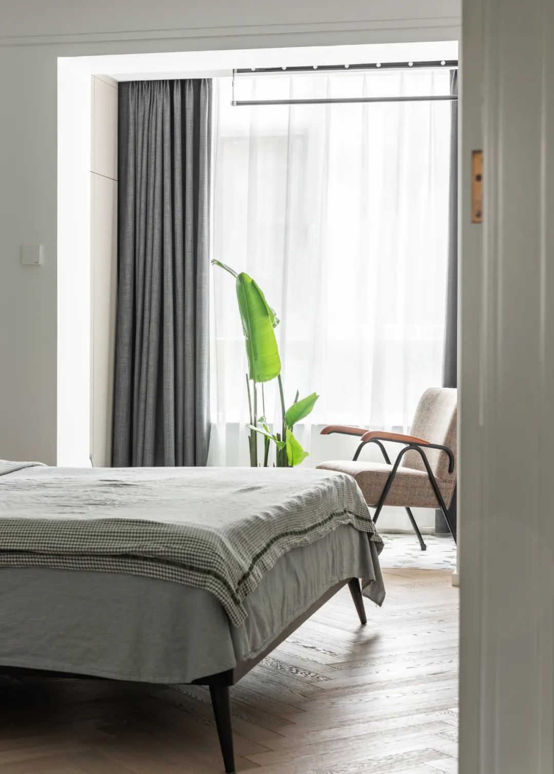 100㎡老房改造—黑白灰也温暖!