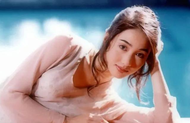 叶璇|叶璇“变脸”？6位港风女神容颜大改：有的圆脸变尖脸，有的脸僵