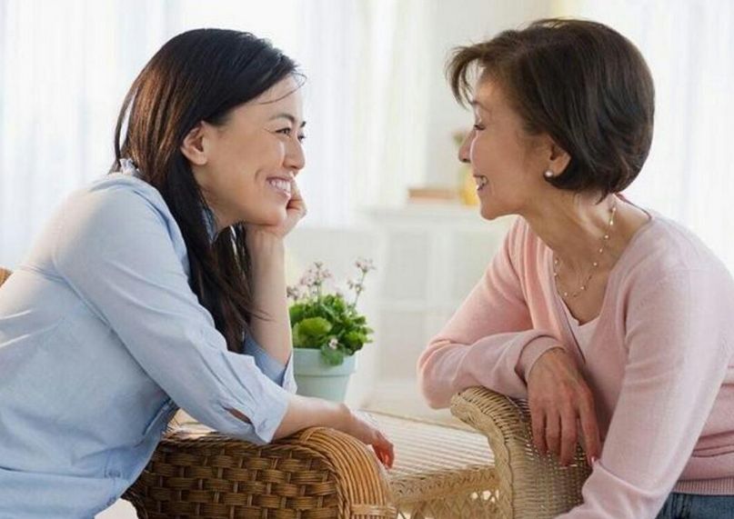 “新型啃老”正在蔓延,64岁阿姨被气哭,令人痛心