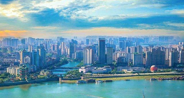 南昌|江西GDP很高的城市，面积比九江小，人口约643万，GDP超过6600亿