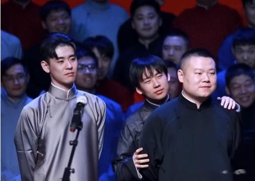 岳云鹏|3次失误还能6登春晚,主持4次笑场也受欢迎,为何大家都爱岳云鹏