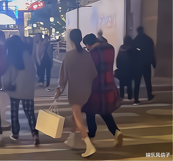王思聪|高效率社交!王思聪与高挑美女挽手逛街,慎婕已清空账号