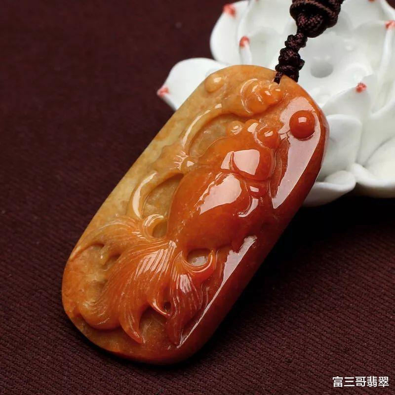 翡翠|玉赏 ▏红翡的别样风情，魅力不输帝王绿！