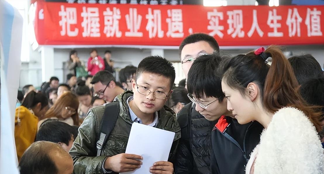 薪水|3类职业不惧“中年危机”，薪资翻倍还“不怕老”，趁年轻早规划