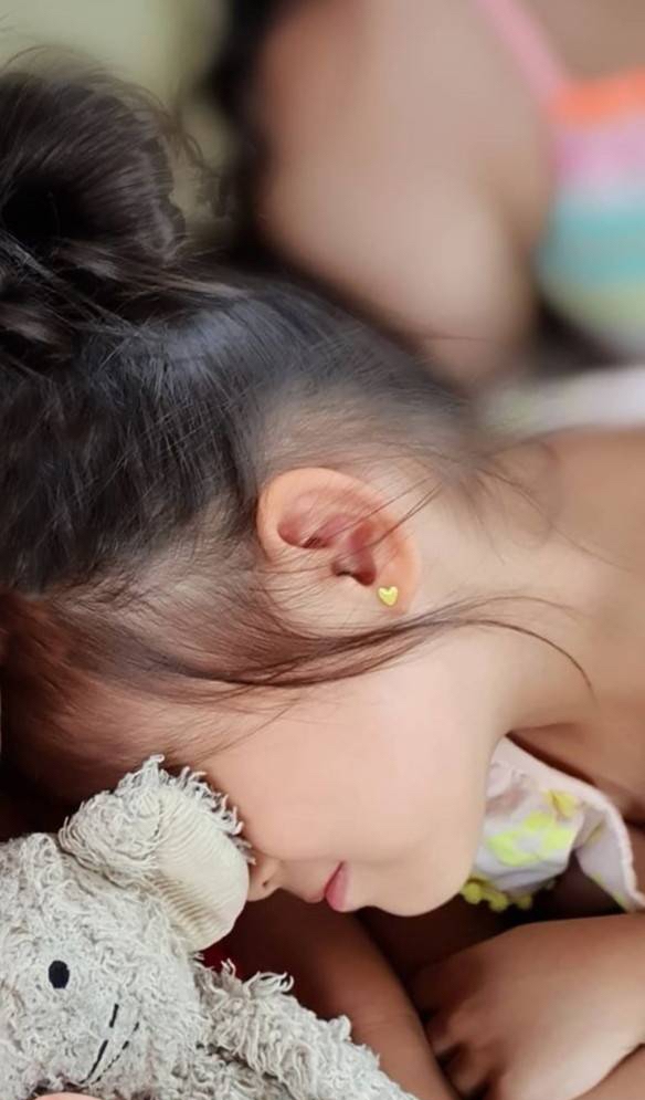 周杰伦|周杰伦新歌《粉色海洋》mv发布，儿子帅气出镜，继承爸爸同款酒窝